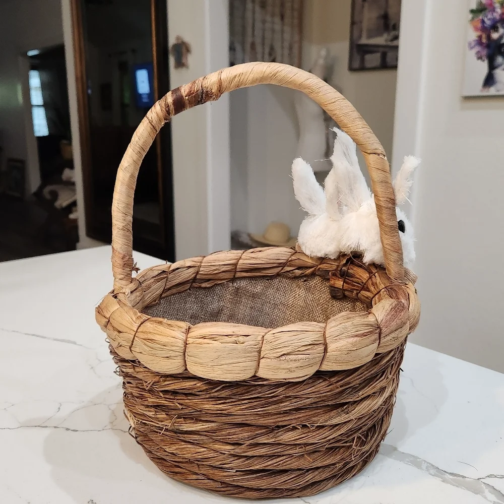 SUPER CUTE BUNNY RABBIT STRAW BASKET PERFECT FOR EASTER DECOR, BABY SHOWERS ETC.
